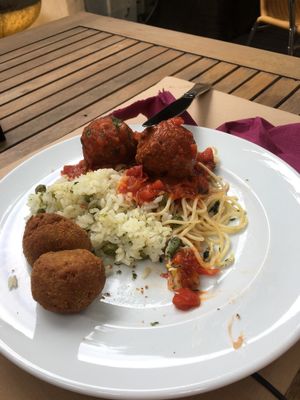 Buffet at Terra Restaurante Natural in Lisbon