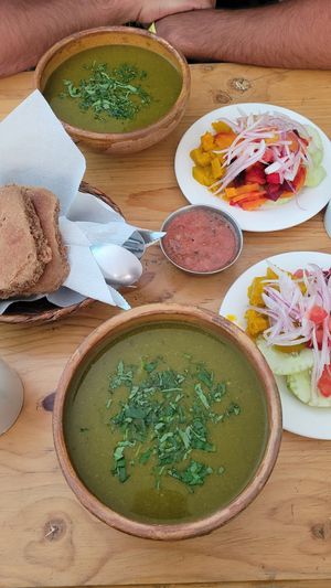 Spinachsoup with Salad and Bread at Reencuentro con la Naturaleza in La Paz