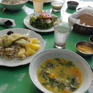 Menu del día: sopa, plato de fondo, salsas, pan integral, postre, agua y te de hierbas por 20Bs  at Reencuentro con la Naturaleza in La Paz