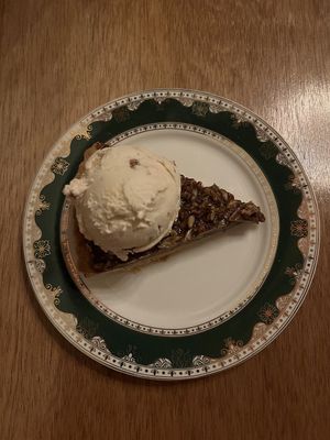 Pecan pie w/nice cream   at Aliado Bar & Aperitivo in San Juan
