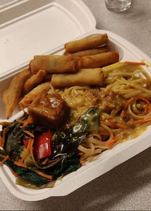 Assemble your own menu of rice/noodles, tofu, vegetables, spring rolls, samosa's and a sauce (e.g. peanut or sweat&sour) at Loempialand  in Leuven