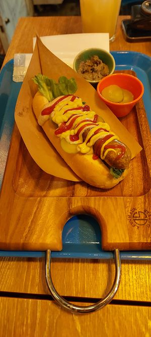 Hot dog at Falafel Brothers - Otemachi in Tokyo
