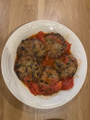 Mushroom patties in tomato sauce   at Tiệm trà Lê La - Le La Vegan in Cao Bang