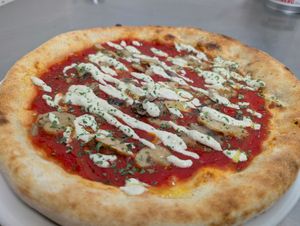 Funghita con Champignon, porcini, panna di anacardi e prezzemolo. at Lestro Pizza Restaurant in Brescia