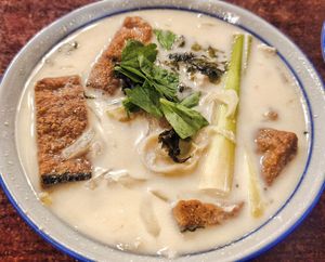 Best ever fish soup, must order, highly recommend👍🏻😋 at Big Veggie - 马来西亚大蔬無界 in Kuching