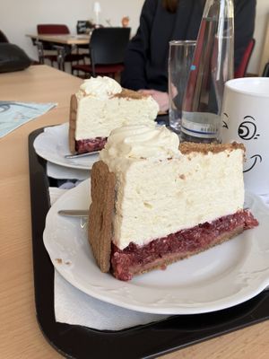Spekulatius-Kirsch-Torte  at Sputendorfer Begegnungscafe in Stahnsdorf