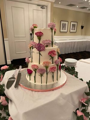 Strawberry-lemon wedding cake   at Hamilton Rose in Laval