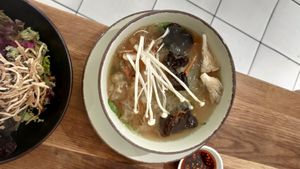 Mushroom and glass noodle soup at Da Mai in Cologne