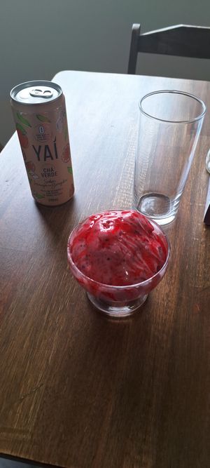 Sorvete de morango com calda at Verdinho Vegano in Sao Bernardo Do Campo