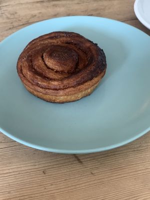 cinnamon bun at Bataat in Amsterdam