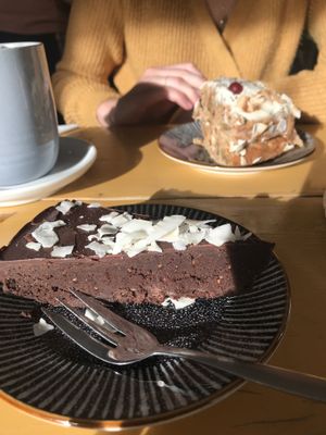 brownie and carrot cake at Bataat in Amsterdam
