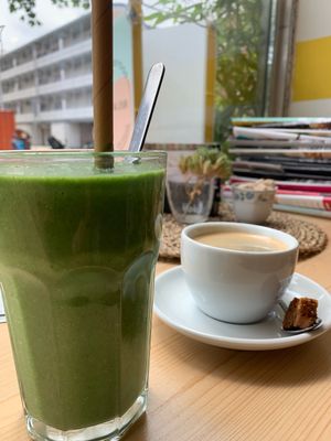 Green smoothie and coffee (with carrot cake on spoon!) at Bataat in Amsterdam