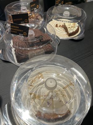 vegan cakes and brookie  at Izy Coffee in Brussels