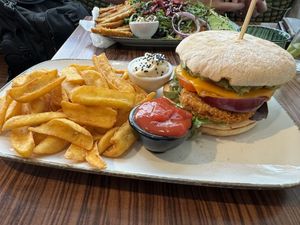 Guacamole burger with fries  at Apple & Eve - Vegan & tierisch lecker in Hamburg
