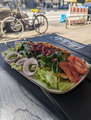 Avocado salad at Apple & Eve - Vegan & tierisch lecker in Hamburg