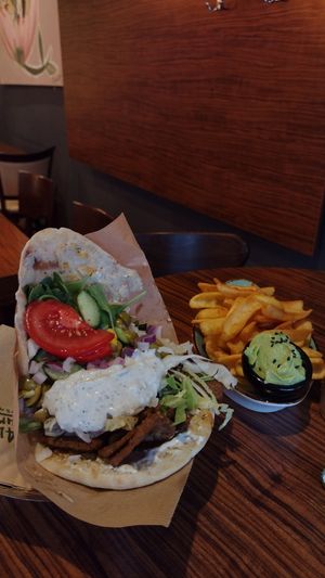 Gyon with fries at Apple & Eve - Vegan & tierisch lecker in Hamburg