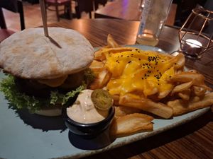 Chilli burger and loaded fries at Apple & Eve - Vegan & tierisch lecker in Hamburg