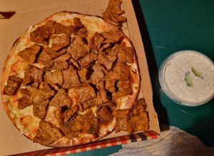 Gyrospizza & tzazikki #Veganuary at Apple & Eve - Vegan & tierisch lecker in Hamburg