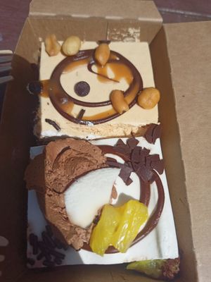 Snickers cake and the other I don't recall at Apple & Eve - Vegan & tierisch lecker in Hamburg