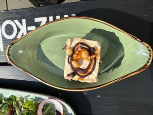 veganer Kuchen, enthält Zucker und Gluten at Apple & Eve - Vegan & tierisch lecker in Hamburg
