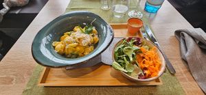 Orecchiette con formaggio veg e broccolu at Vegabula in Brunico