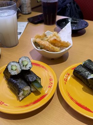 Cucumber roll and tempura  at Sushiro - Shinjuku in Tokyo