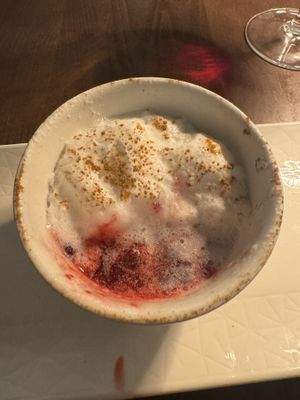 Capuccino de frutos vermelhos e coco  at Casa Vegetariana in Porto