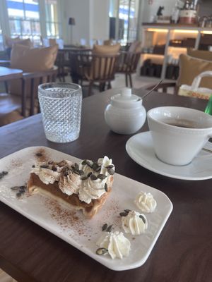 Pumpkin pie & an abatanado  at Casa Vegetariana in Porto