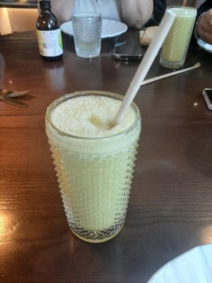 Sumo de ananás, hortelã e coco, divinal! at Casa Vegetariana in Porto