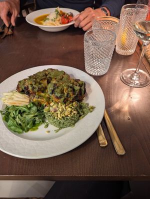 Blumenkohlsteak at Casa Vegetariana in Porto