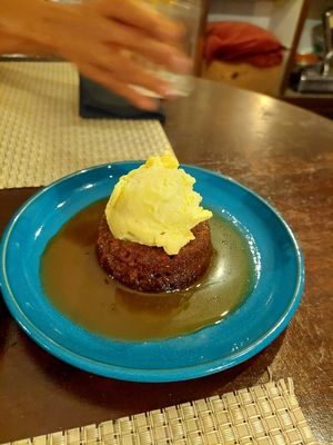 Dessert: stiky toffee pudding at Casa Vegetariana in Porto