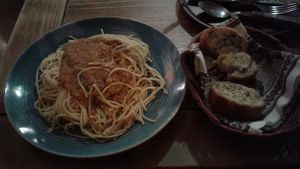 Pasta Bolonessa w/ Garlic Bread at Condor Cafe in Sucre