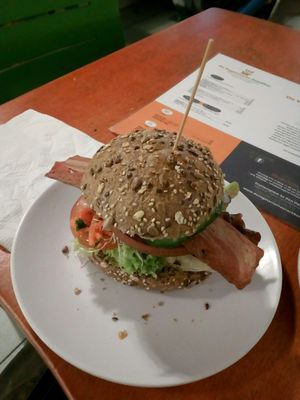 vegan bacon burger at De Vegetarische Snackbar in The Hague