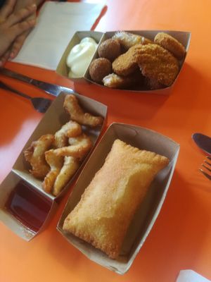 Bittergarnituur, garnalen en kaassoufle at De Vegetarische Snackbar in The Hague