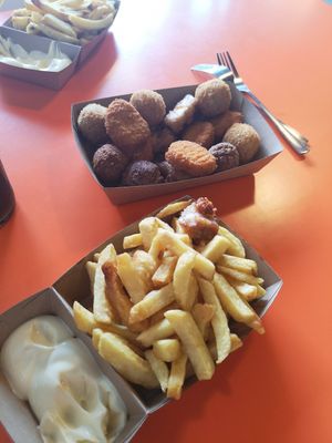 Fries and bittergarnituur at De Vegetarische Snackbar in The Hague