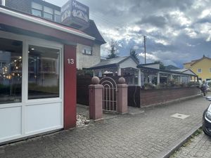 Überdachte Sitzgelegenheit draußen.  at Royal Mardini in Waldkirch