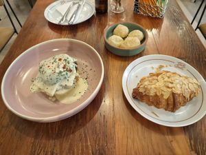 Benedict, pão de queijo, croissant de amendoas e flat white(café) at Teva Deli in Rio De Janeiro