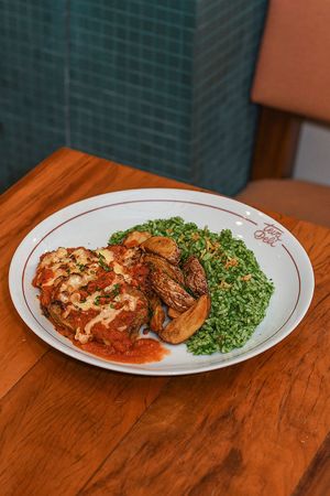 Seitan à Parmegiana com arroz de brócolis e batata at Teva Deli in Rio De Janeiro