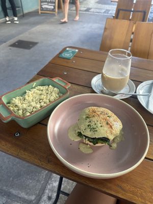 portobello benedict with tofu scramble   at Teva Deli in Rio De Janeiro