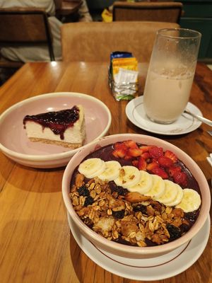 Açai bowl, cheesecake, iced chai latte (oat milk) at Teva Deli in Rio De Janeiro