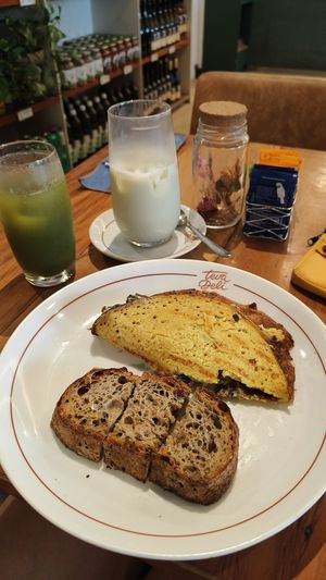 Iced matcha latte, omelette at Teva Deli in Rio De Janeiro