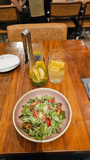 Salada do prato do dia at Teva Deli in Rio De Janeiro