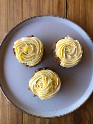 mini carrot cakes at Upa Chalupa in San Fabian De Alico