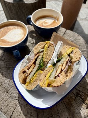 Veganer Hash Bagel mit Tofu  at Curbside Coffee & Bagels in Wanaka