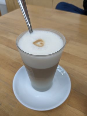 Latte Macchiato mit Hafermilch at Einstein Boulderhalle Ulm in Ulm