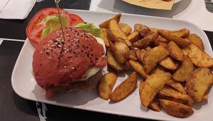 Burger vegano con patste at Neapolis in Finale Ligure