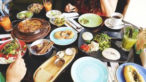 Royal Couple Brunch and Tivonina (black dish and focaccia on the right side) at Meshek Barzilay in Tel Aviv