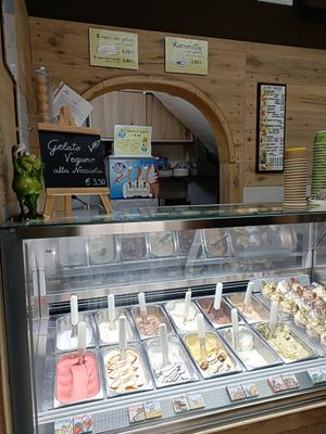 Gelato vegano at Mastrociliegia in Ragusa
