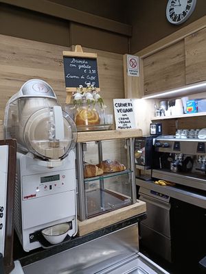 Cornetti vegani at Mastrociliegia in Ragusa