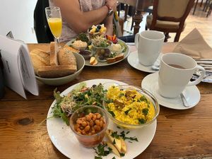 Englisches Frühstück, Pele Mele Frühstück, zwei Tassen heiße Schokolade   at Pele-Mele in Berlin